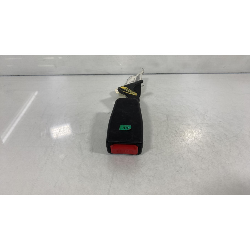 Attache ceinture arriere droit HYUNDAI COUPE 2 Photo n°1