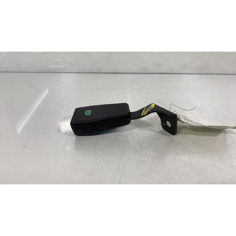 Attache ceinture arriere droit HYUNDAI COUPE 2 Photo n°3