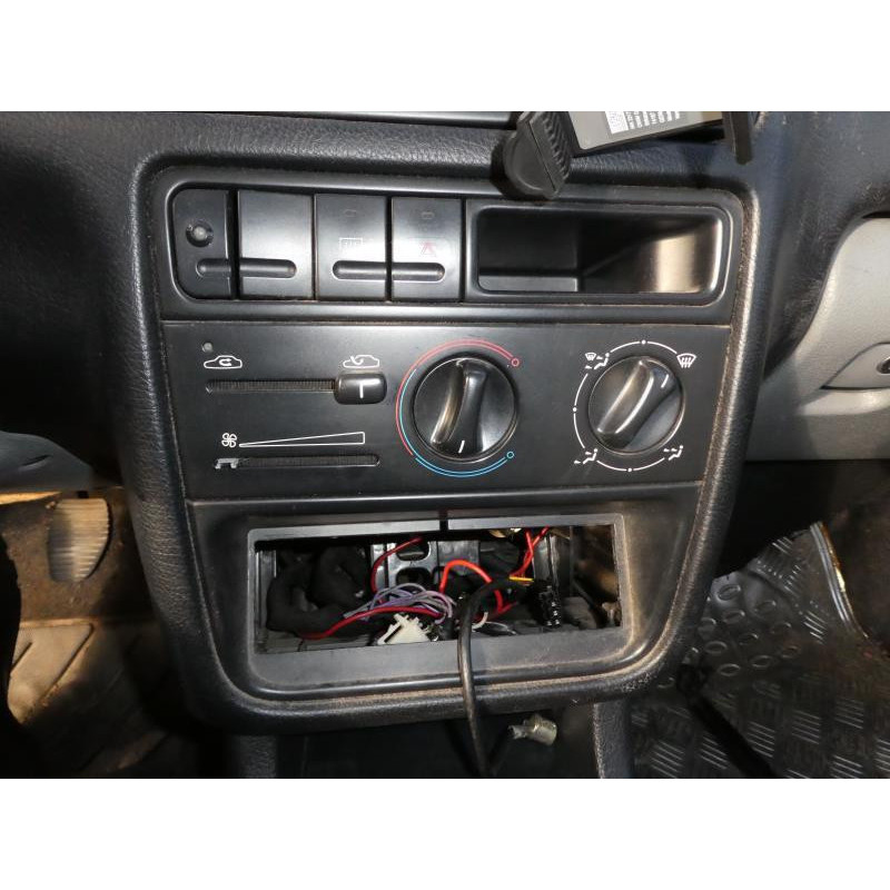 Ceinture arriere droit PEUGEOT 406 Photo n°5