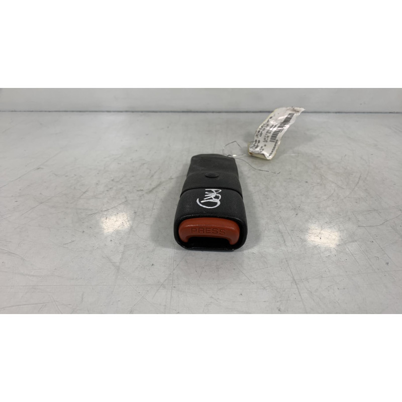 Attache ceinture arriere droit CHRYSLER VOYAGER 3 Photo n°3
