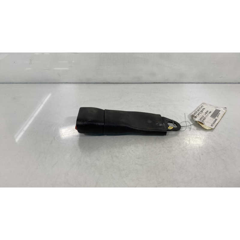 Attache ceinture arriere gauche CHRYSLER VOYAGER 3 Photo n°2