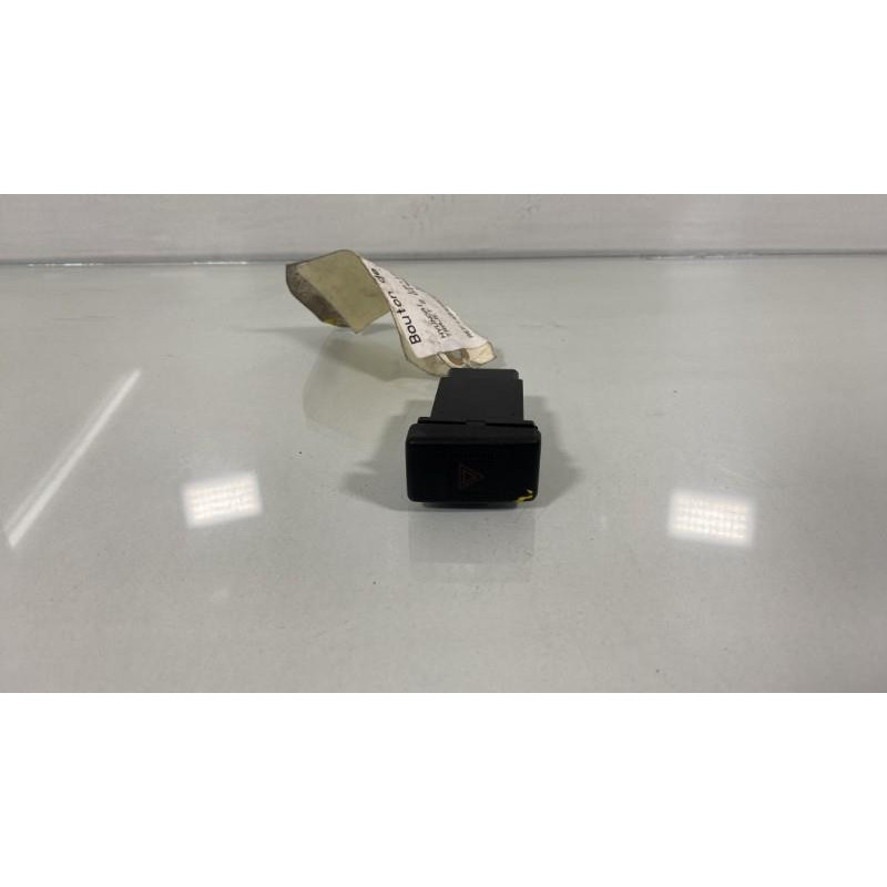 Bouton de warning HYUNDAI TRAJET Photo n°1