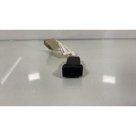 Bouton de warning HYUNDAI TRAJET Photo n°1