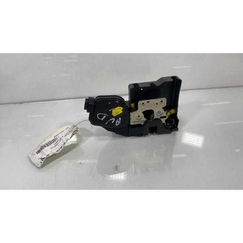 Serrure avant droit HYUNDAI TRAJET Photo n°2