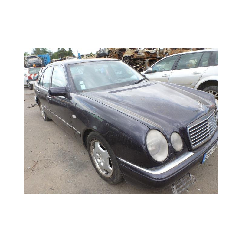 Trappe d'essence MERCEDES CLASSE E 210 Photo n°4