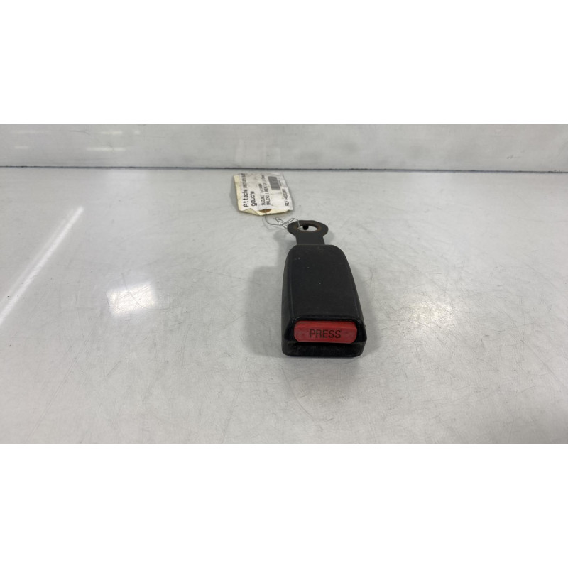 Attache ceinture avant gauche SUZUKI BALENO 1 Photo n°3