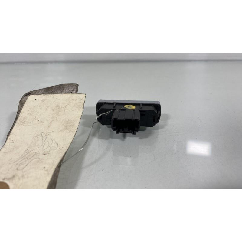 Bouton de warning FORD MONDEO 3 Photo n°1