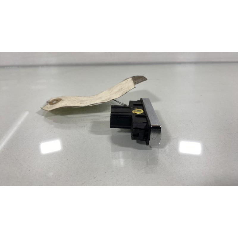 Bouton de warning FORD MONDEO 3 Photo n°2
