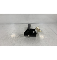 Attache ceinture arriere gauche VOLVO V 40 1