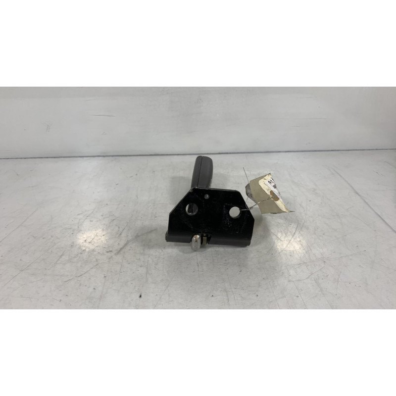 Attache ceinture arriere gauche VOLVO V 40 1 Photo n°3