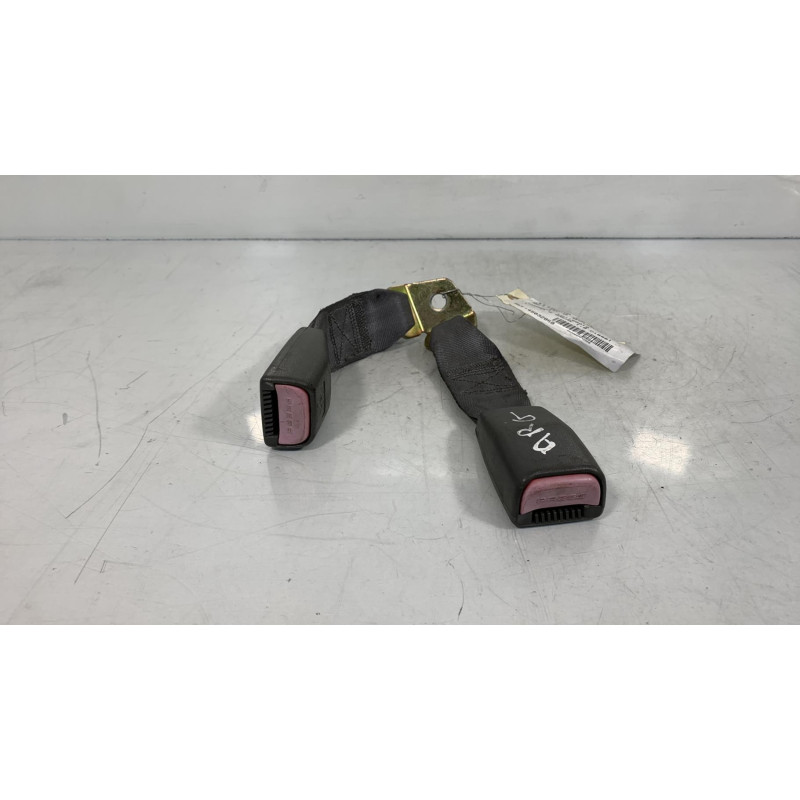 Attache ceinture arriere gauche HYUNDAI LANTRA 2 Photo n°1