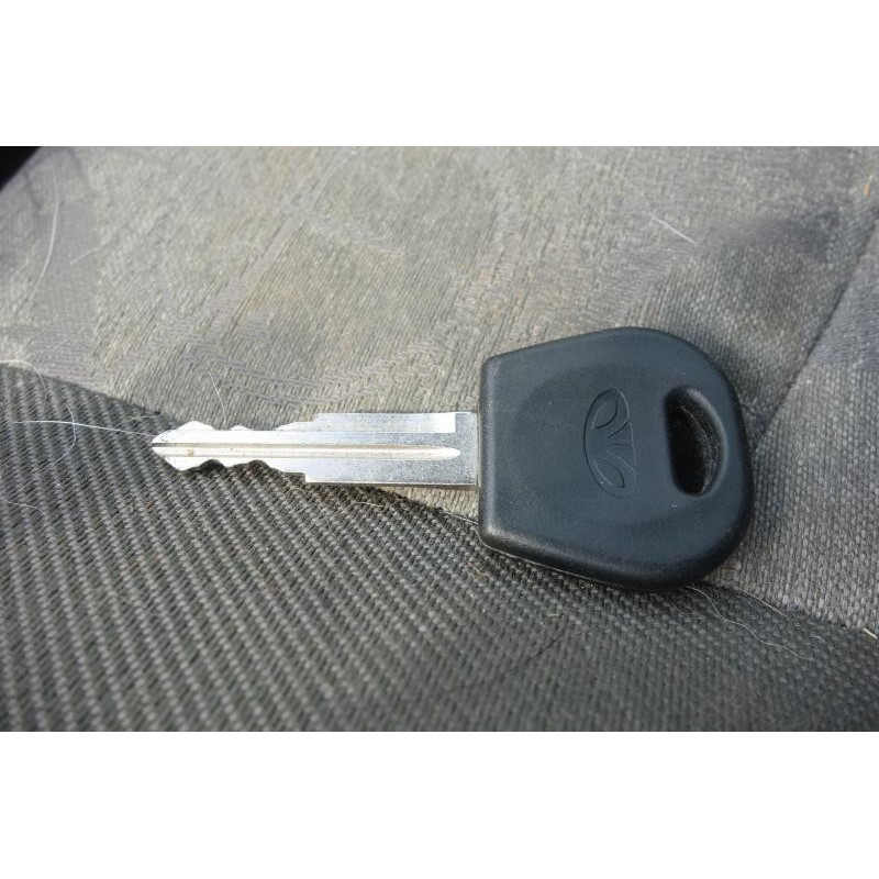 Bouton de warning DAEWOO REZZO Photo n°10