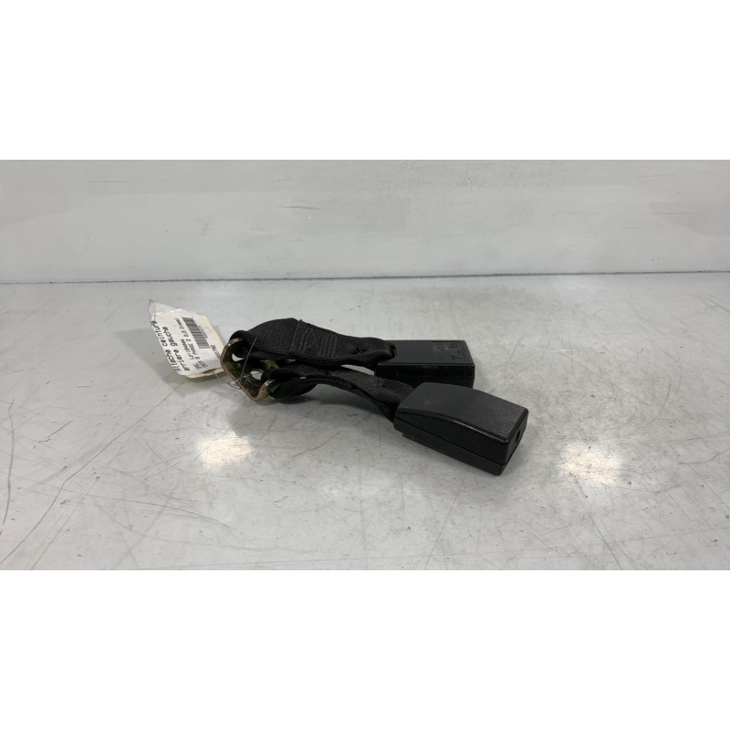 Attache ceinture arriere gauche OPEL OMEGA B Photo n°1