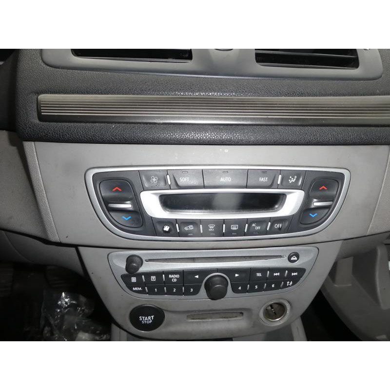 Trappe d'essence RENAULT MEGANE 3 Photo n°7