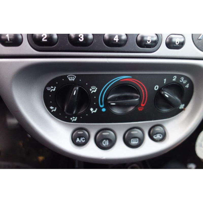 Trappe d'essence FORD KA 1 Photo n°8