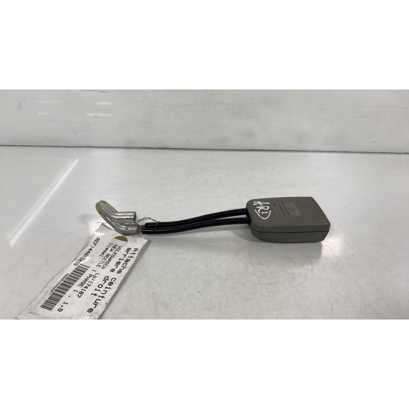 Attache ceinture arriere droit VOLKSWAGEN NEW BEETLE 1 Photo n°2