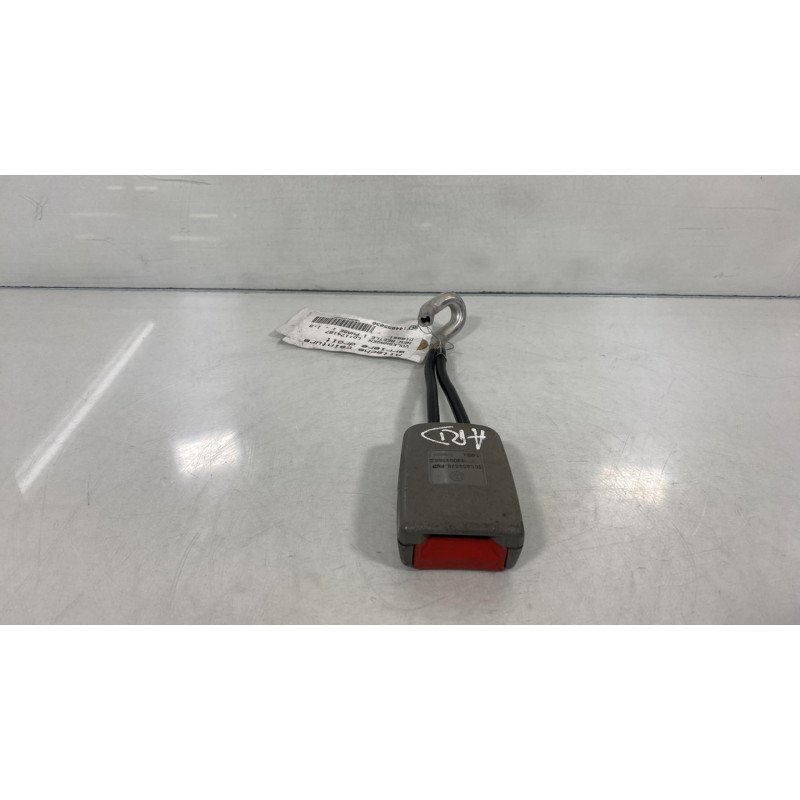 Attache ceinture arriere droit VOLKSWAGEN NEW BEETLE 1 Photo n°3