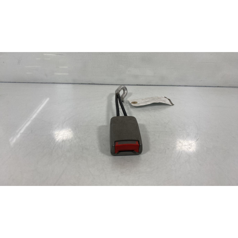 Attache ceinture arriere gauche VOLKSWAGEN NEW BEETLE 1 Photo n°2
