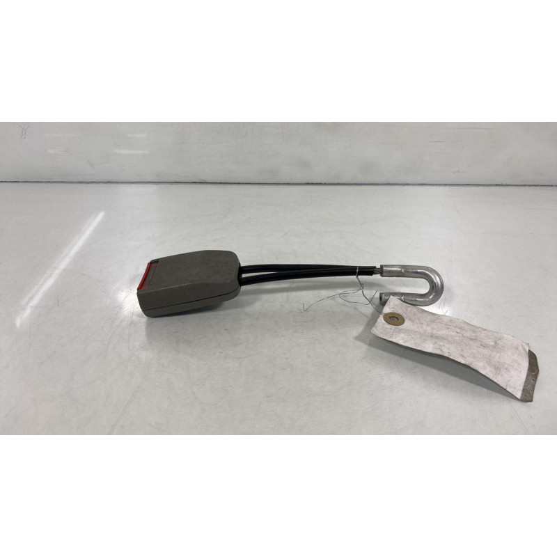 Attache ceinture arriere gauche VOLKSWAGEN NEW BEETLE 1 Photo n°3