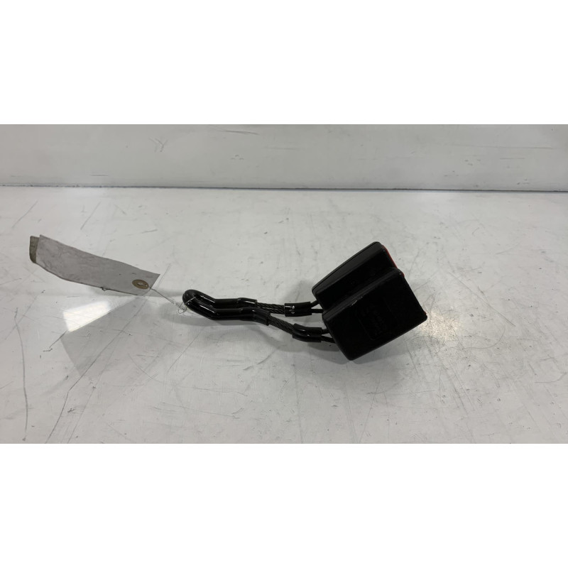 Attache ceinture arriere gauche VOLKSWAGEN BORA Photo n°1