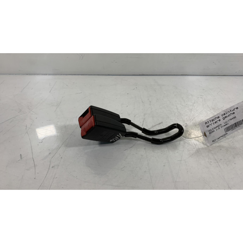 Attache ceinture arriere gauche VOLKSWAGEN BORA Photo n°2