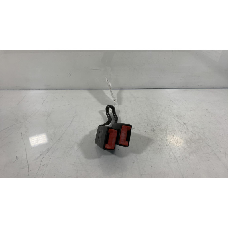 Attache ceinture arriere gauche VOLKSWAGEN BORA Photo n°3