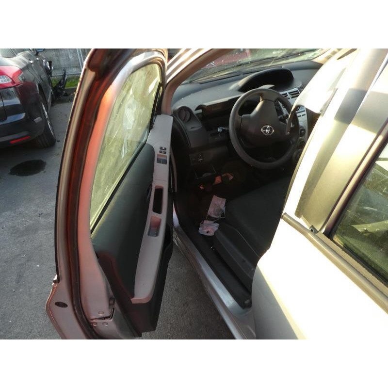 Bloc ABS (freins anti-blocage) TOYOTA YARIS 2 Photo n°5