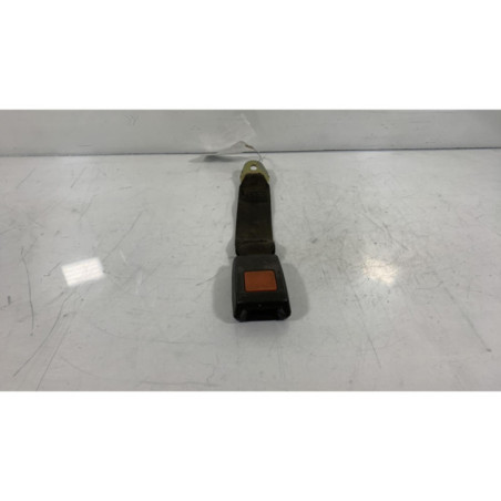 Attache ceinture arriere droit AUDI 100 1 Photo n°1