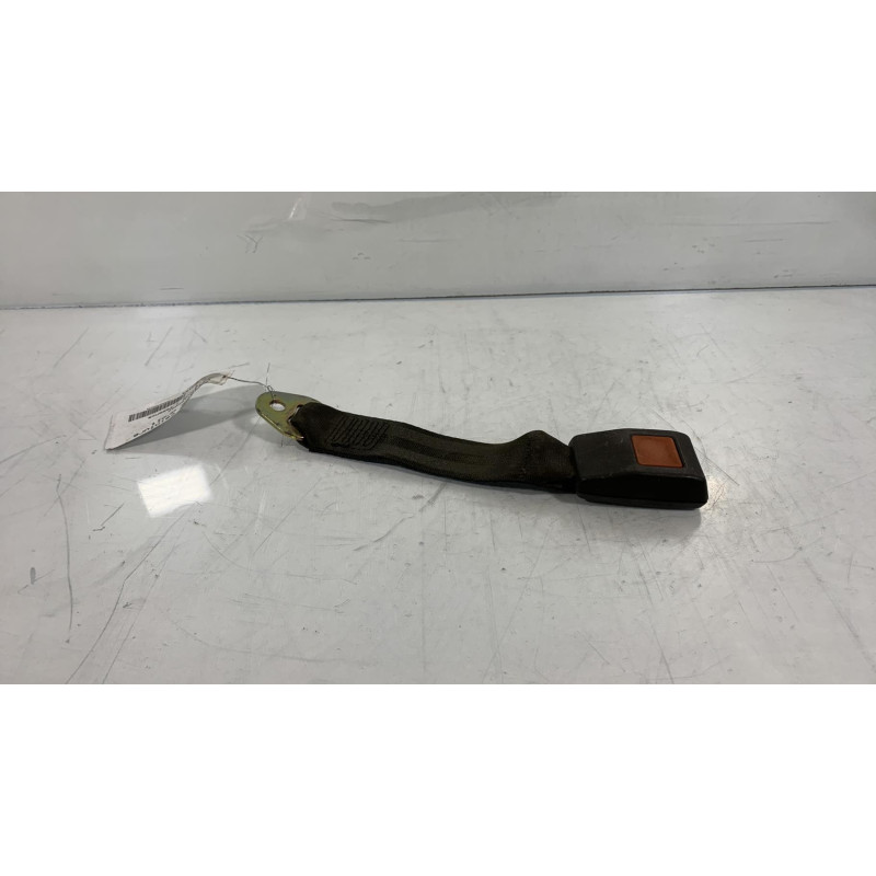 Attache ceinture arriere droit AUDI 100 1 Photo n°3