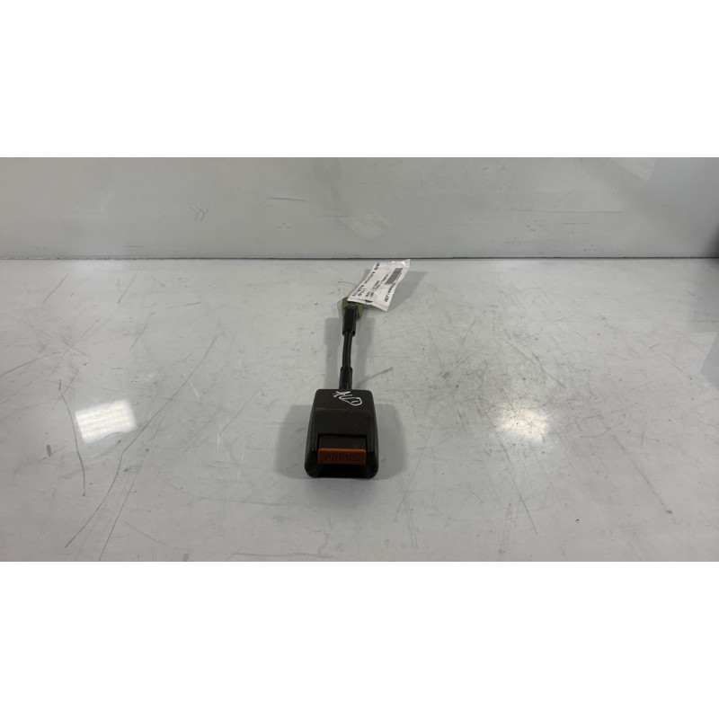 Attache ceinture avant droit AUDI 100 1 Photo n°2