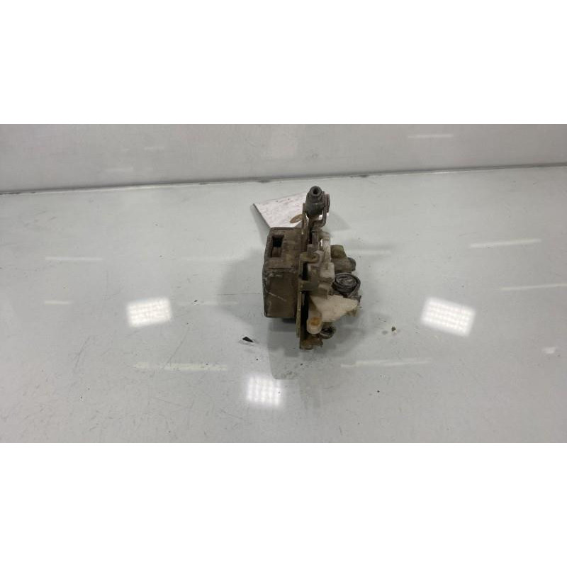 Serrure arriere gauche AUDI 100 1 Photo n°1