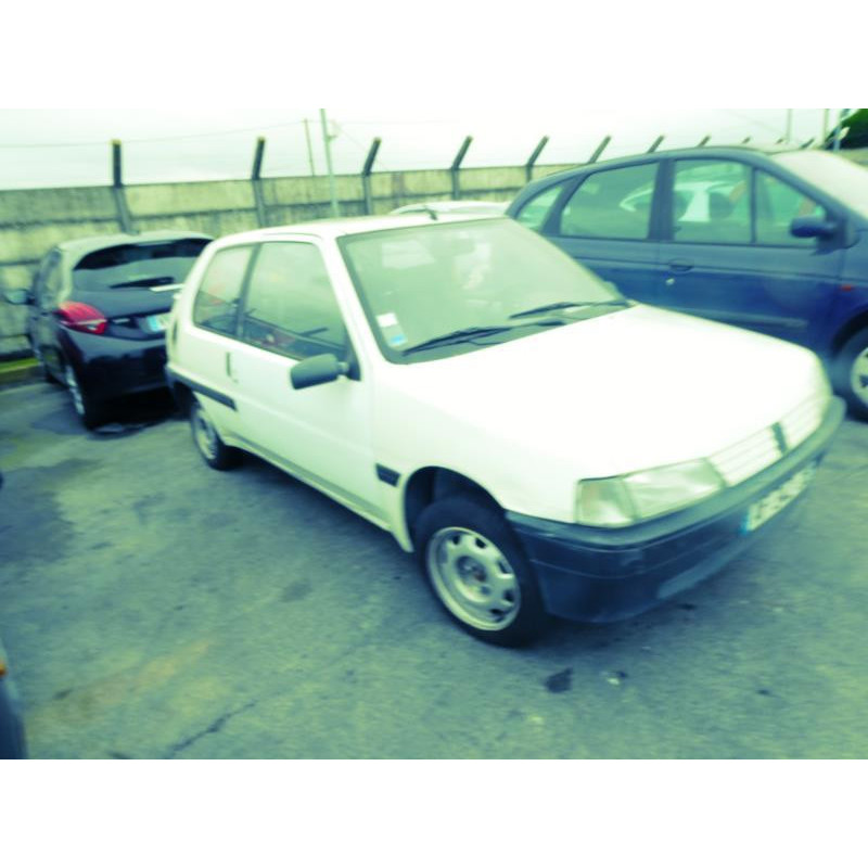 Verin de coffre PEUGEOT 106 Photo n°3