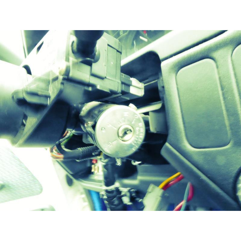 Verin de coffre PEUGEOT 106 Photo n°4