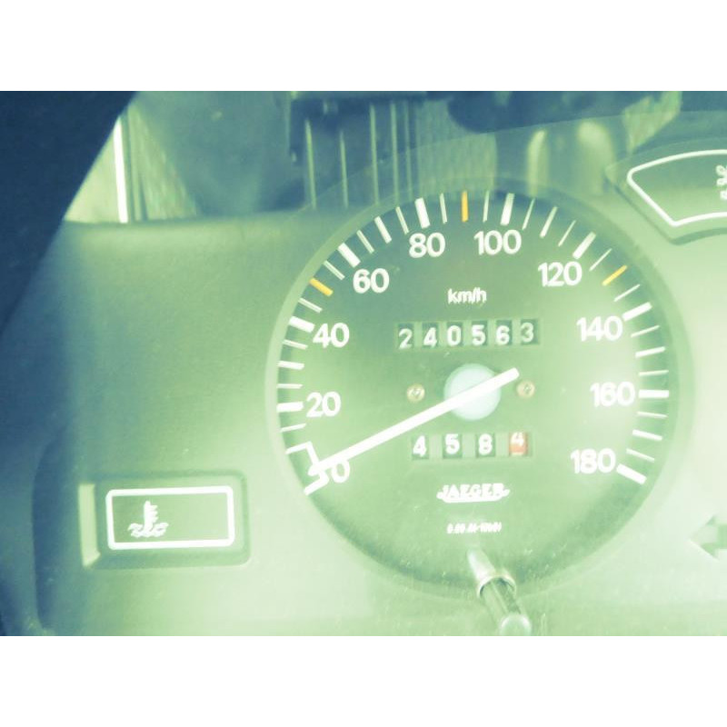 Verin de coffre PEUGEOT 106 Photo n°8