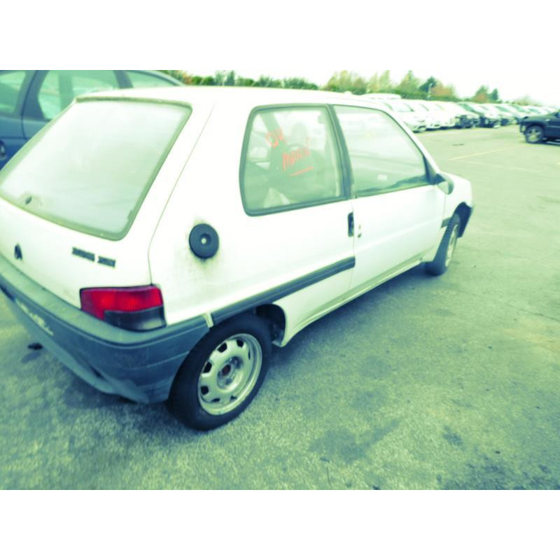 Verin de coffre PEUGEOT 106 Photo n°9