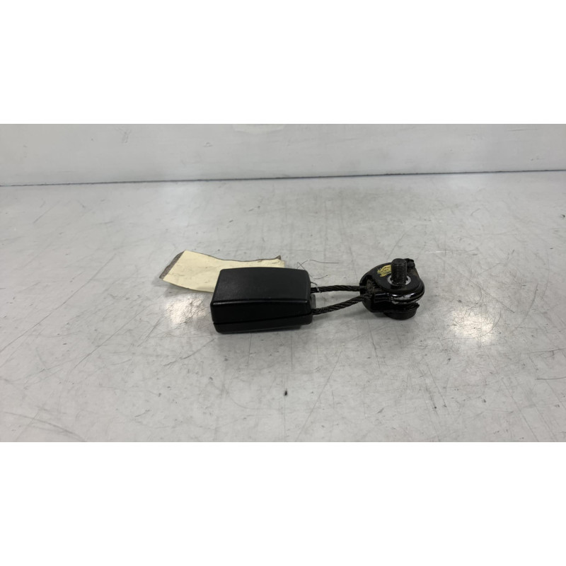 Attache ceinture arriere droit VOLKSWAGEN GOLF PLUS Photo n°2
