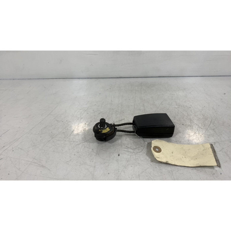 Attache ceinture arriere droit VOLKSWAGEN GOLF PLUS Photo n°3