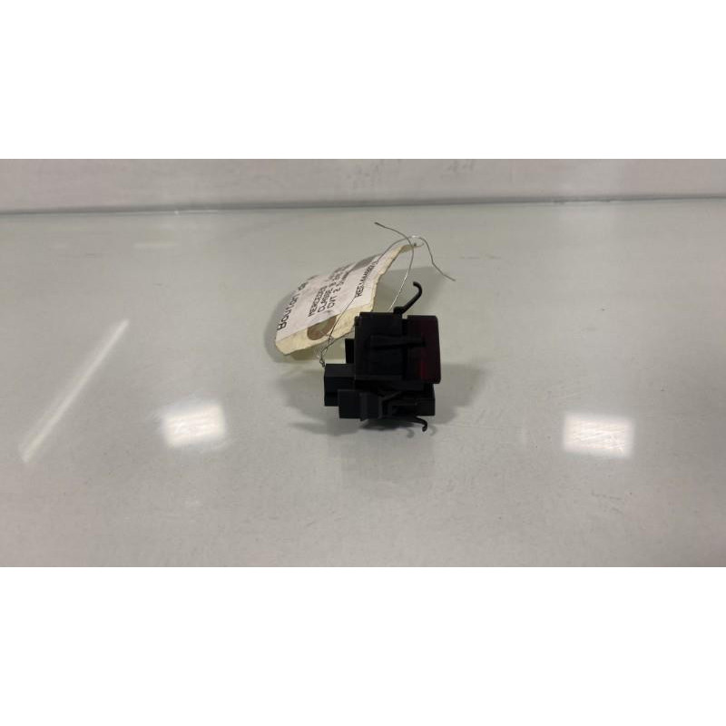 Bouton de warning MERCEDES CLASSE B 245 Photo n°3