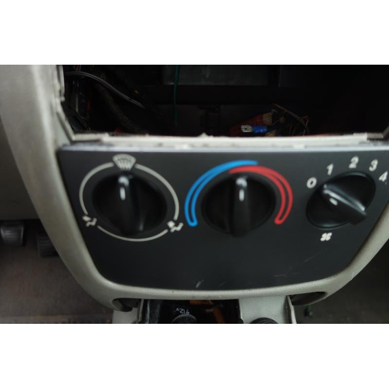 Cremaillere assistee MAZDA 121 3 Photo n°5