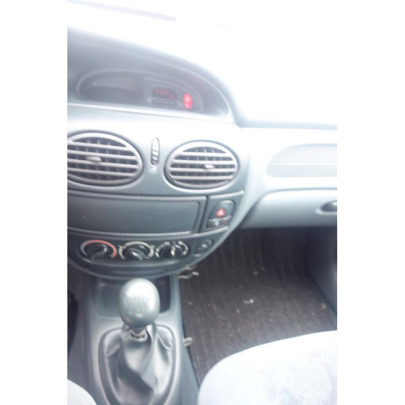 Calandre RENAULT MEGANE 1 Photo n°7