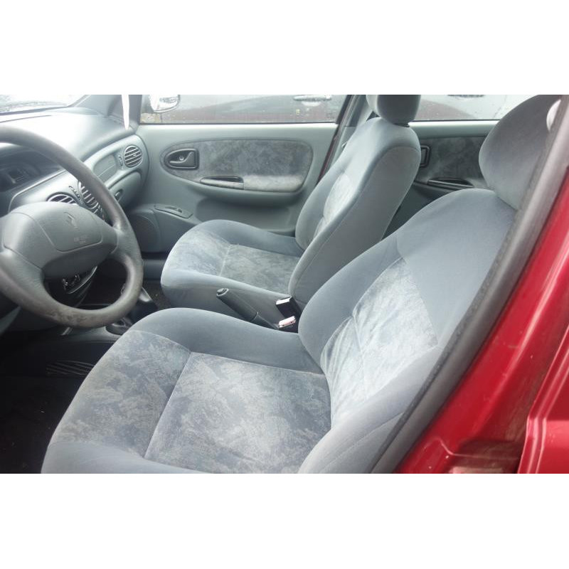 Calandre RENAULT MEGANE 1 Photo n°12
