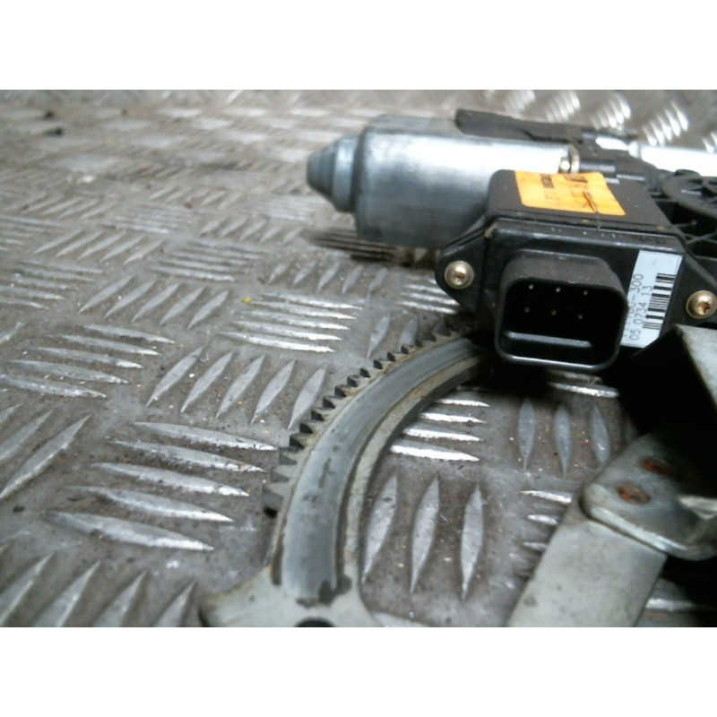 Leve vitre electrique avant droit OPEL CORSA B Photo n°2