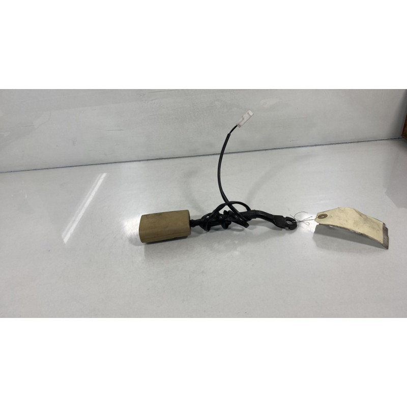 Attache ceinture avant gauche ALFA ROMEO 147 Photo n°3