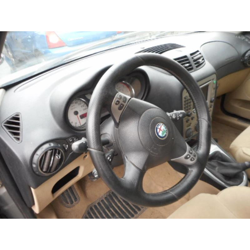 Attache ceinture avant gauche ALFA ROMEO 147 Photo n°9