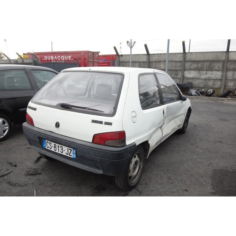 Verin de coffre PEUGEOT 106 Photo n°4
