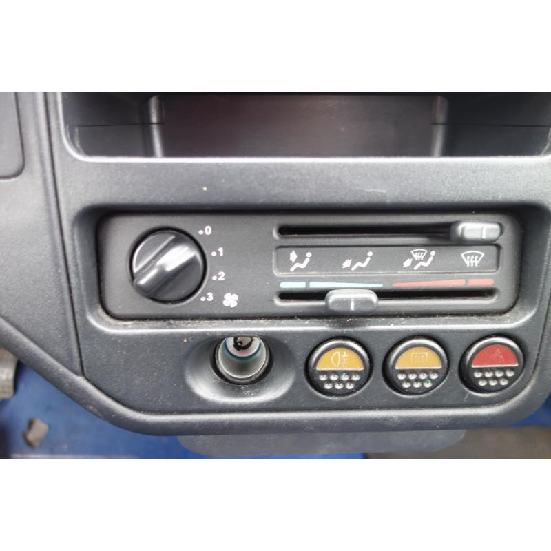 Verin de coffre PEUGEOT 106 Photo n°5