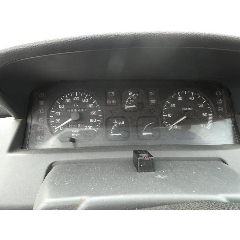 Verin de coffre RENAULT CLIO 1 Photo n°3