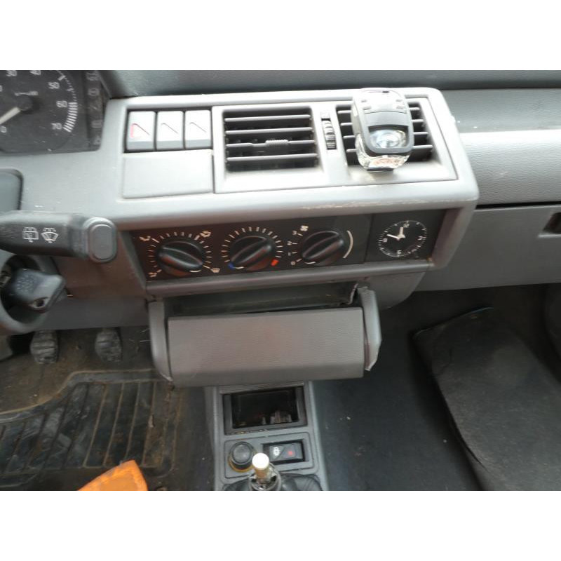 Verin de coffre RENAULT CLIO 1 Photo n°4