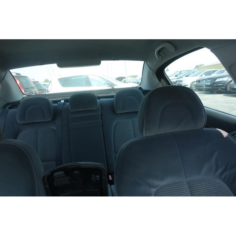 Attache ceinture arriere droit PEUGEOT 407 Photo n°10
