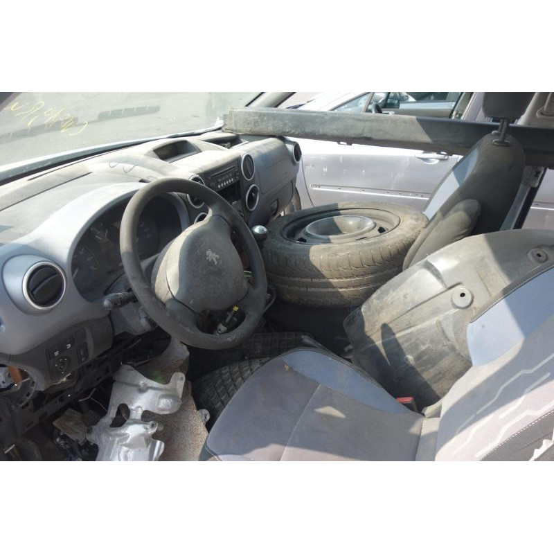 Attache ceinture arriere gauche PEUGEOT PARTNER 2 Photo n°9